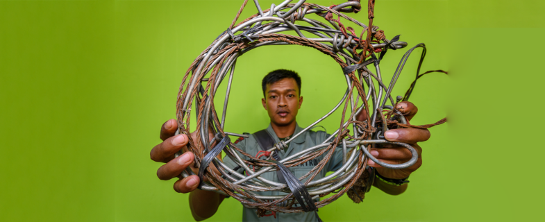 Rhino Protection Officer holding snare