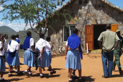 Image of school children on their trip to Mkomazi Rhino Sanctuary in Tanzania