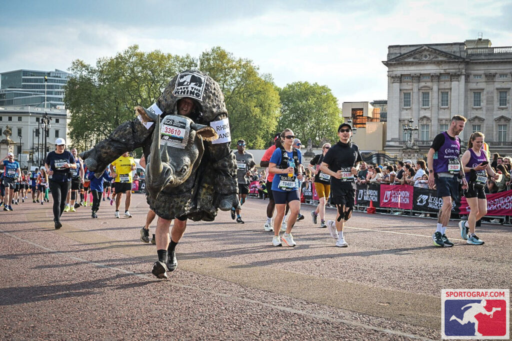 Rhino costume turning whilst running